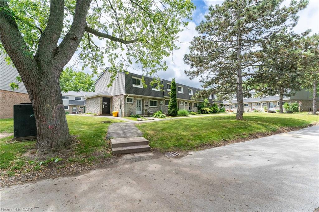 165-2050 Upper Middle Road, Burlington, ON - Outdoor
