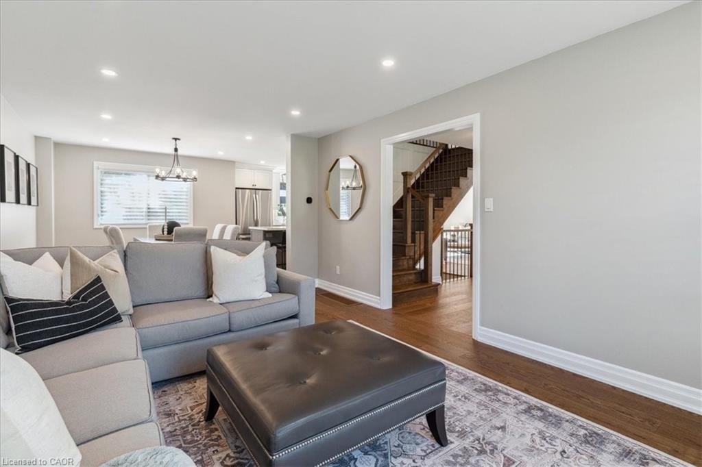 42 Hillside Drive, Georgetown, ON - Indoor Photo Showing Living Room