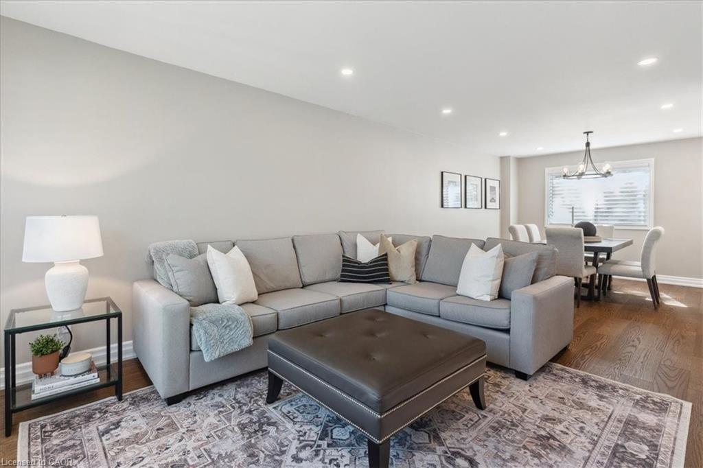 42 Hillside Drive, Georgetown, ON - Indoor Photo Showing Living Room
