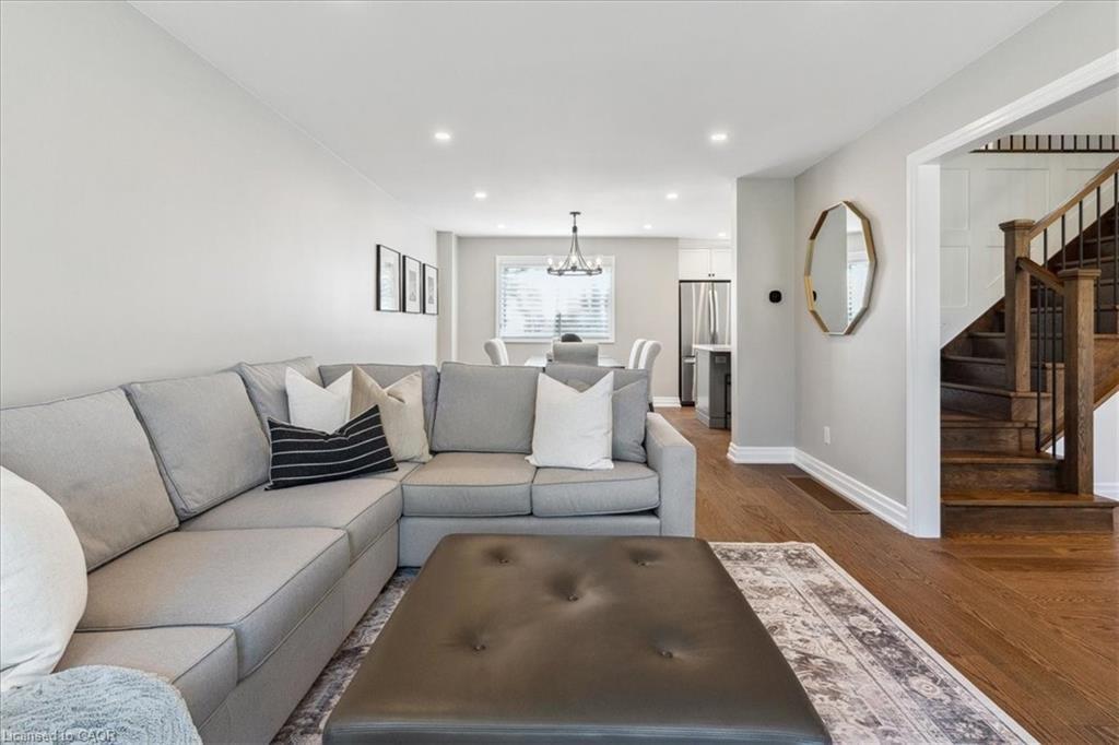 42 Hillside Drive, Georgetown, ON - Indoor Photo Showing Living Room