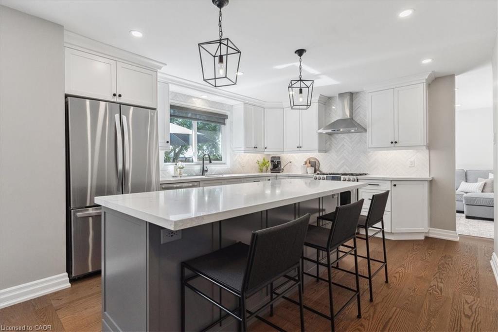42 Hillside Drive, Georgetown, ON - Indoor Photo Showing Kitchen With Upgraded Kitchen