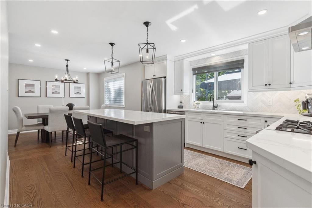 42 Hillside Drive, Georgetown, ON - Indoor Photo Showing Kitchen With Upgraded Kitchen