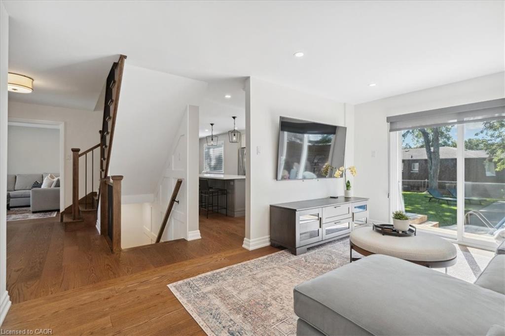 42 Hillside Drive, Georgetown, ON - Indoor Photo Showing Living Room