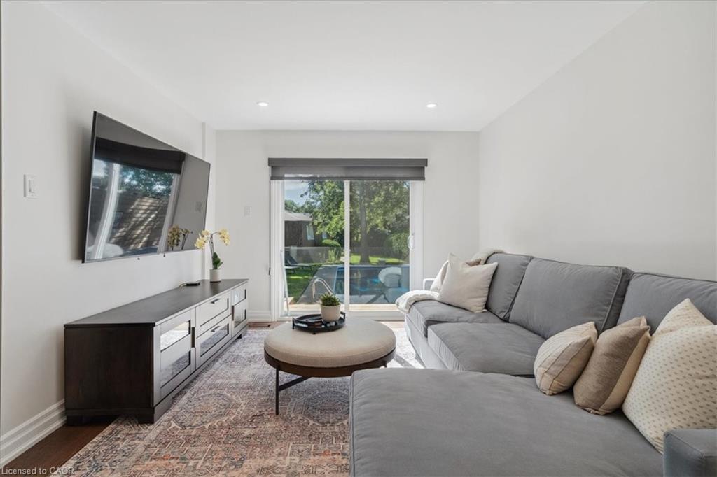 42 Hillside Drive, Georgetown, ON - Indoor Photo Showing Living Room