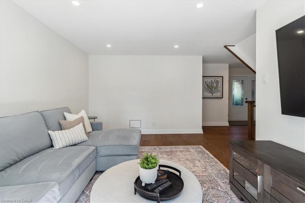42 Hillside Drive, Georgetown, ON - Indoor Photo Showing Living Room