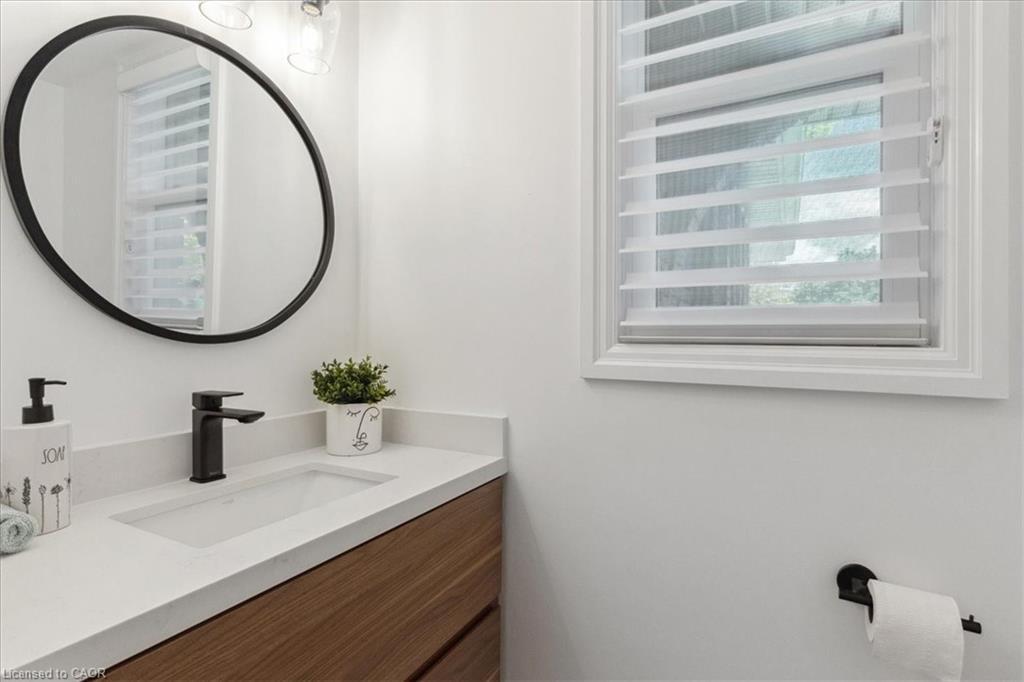 42 Hillside Drive, Georgetown, ON - Indoor Photo Showing Bathroom
