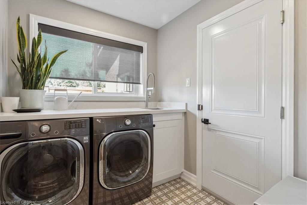42 Hillside Drive, Georgetown, ON - Indoor Photo Showing Laundry Room