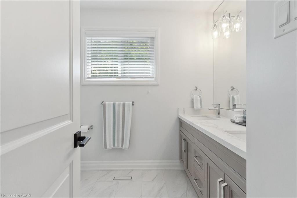 42 Hillside Drive, Georgetown, ON - Indoor Photo Showing Bathroom