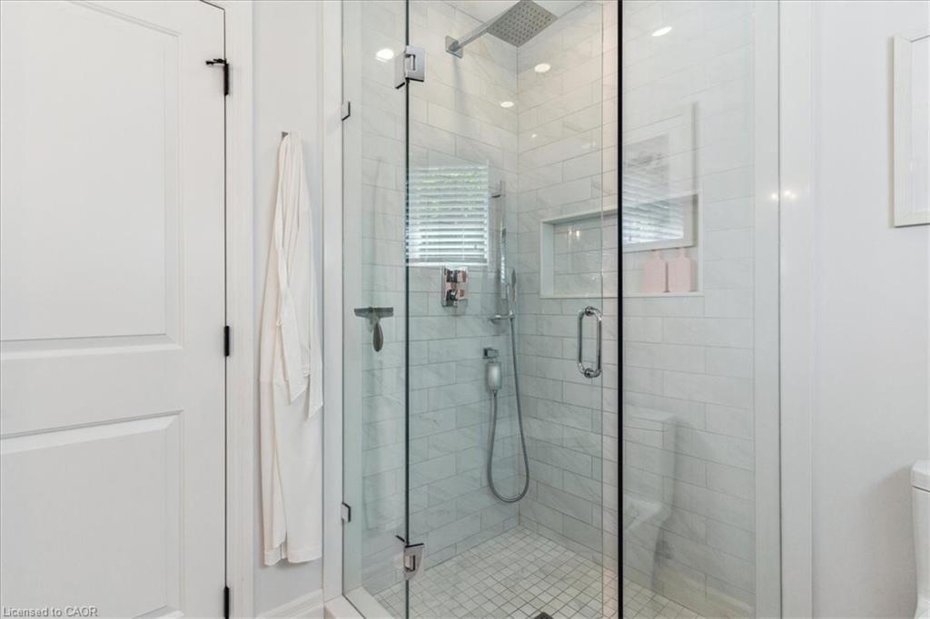 42 Hillside Drive, Georgetown, ON - Indoor Photo Showing Bathroom