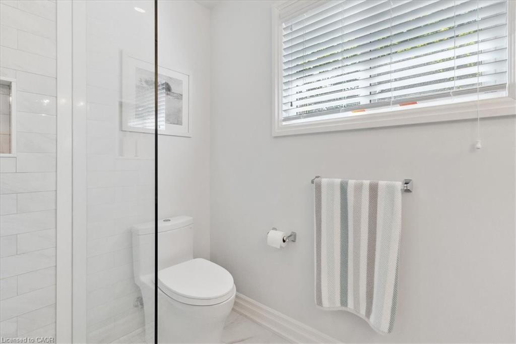 42 Hillside Drive, Georgetown, ON - Indoor Photo Showing Bathroom