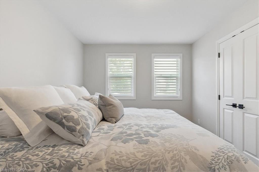 42 Hillside Drive, Georgetown, ON - Indoor Photo Showing Bedroom