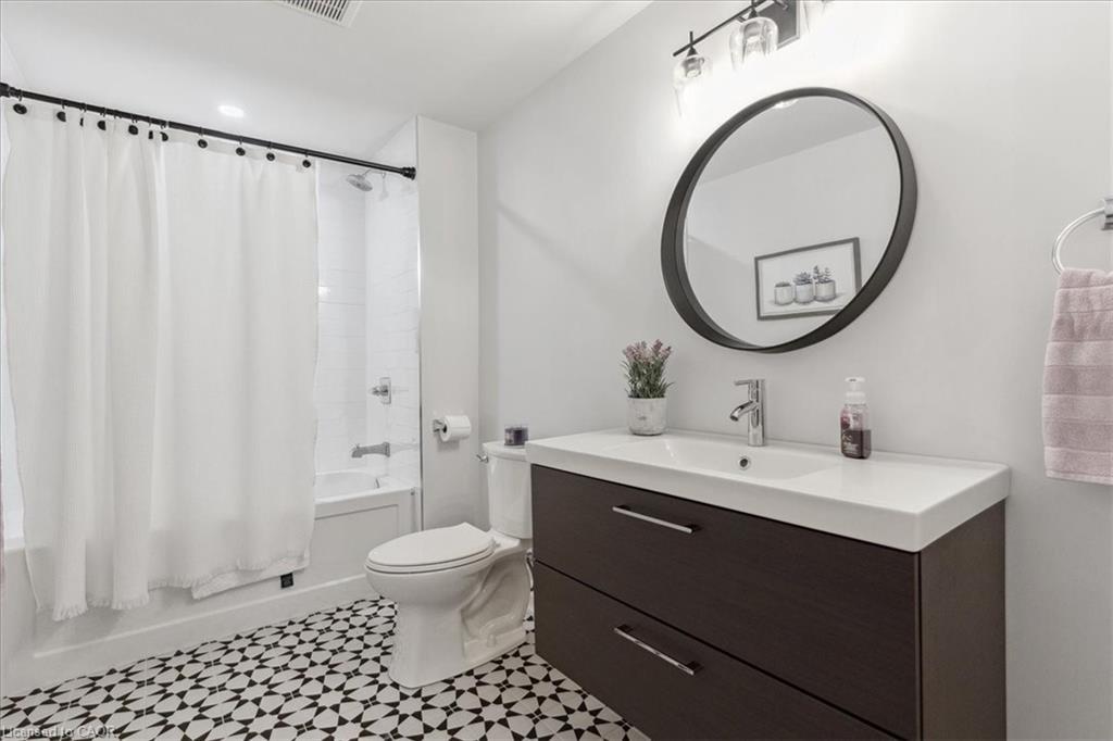 42 Hillside Drive, Georgetown, ON - Indoor Photo Showing Bathroom