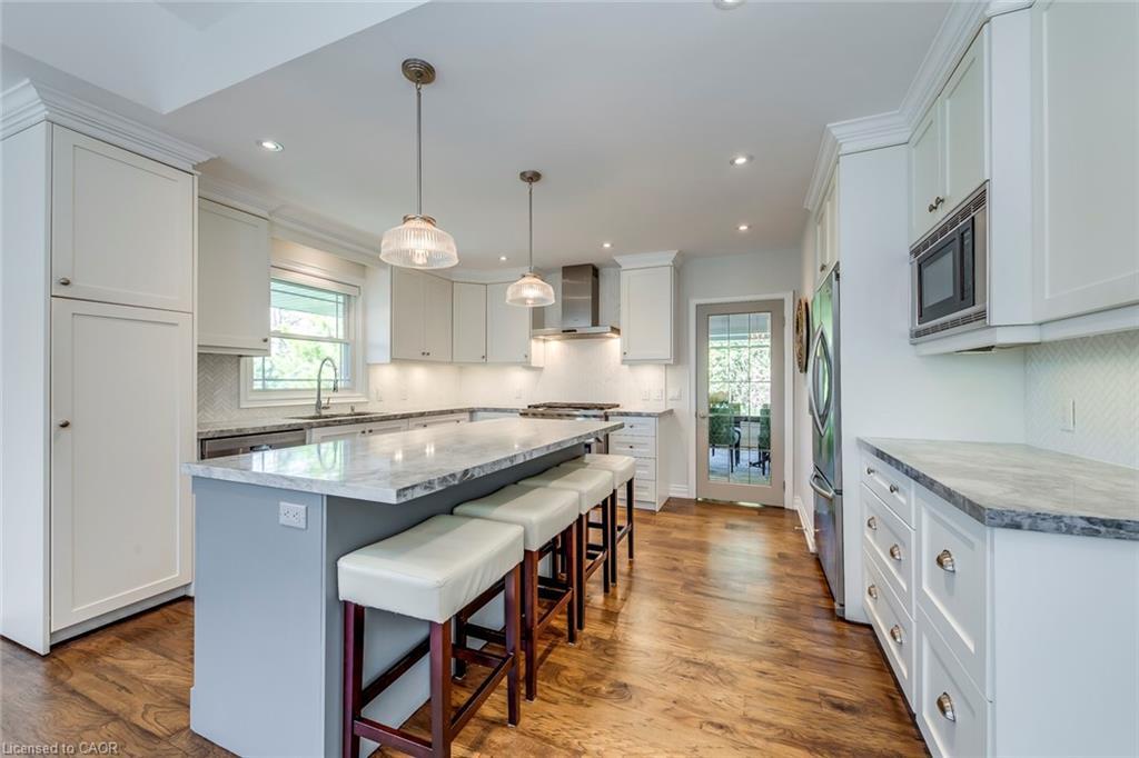 4306 Lakeshore Road, Burlington, ON - Indoor Photo Showing Kitchen With Upgraded Kitchen