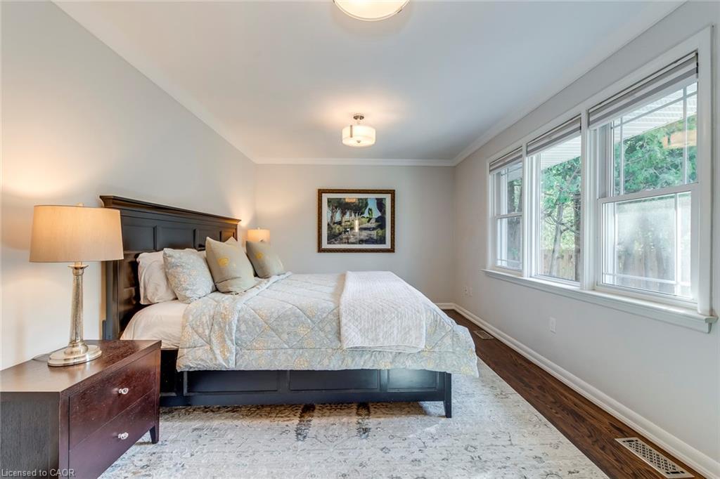 4306 Lakeshore Road, Burlington, ON - Indoor Photo Showing Bedroom