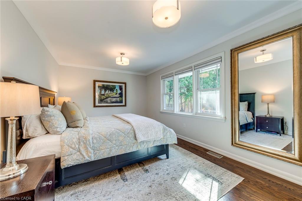 4306 Lakeshore Road, Burlington, ON - Indoor Photo Showing Bedroom