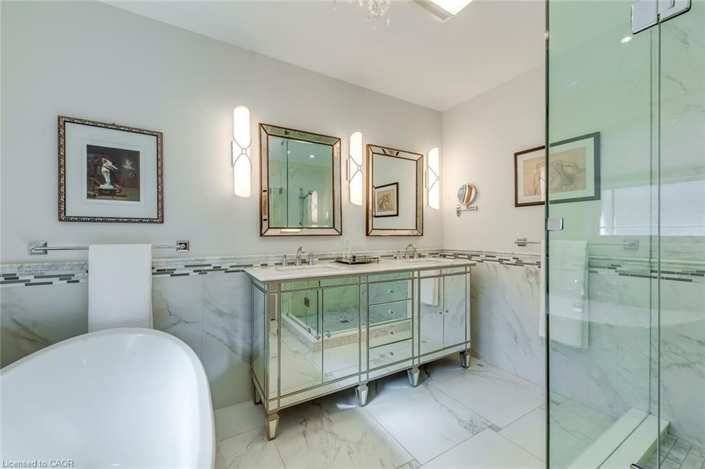 4306 Lakeshore Road, Burlington, ON - Indoor Photo Showing Bathroom