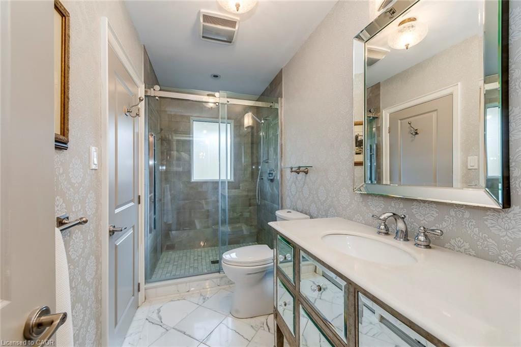 4306 Lakeshore Road, Burlington, ON - Indoor Photo Showing Bathroom