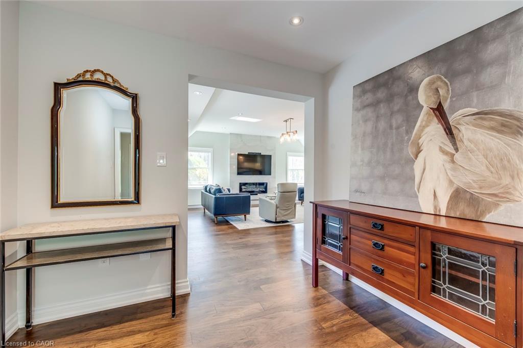 4306 Lakeshore Road, Burlington, ON - Indoor