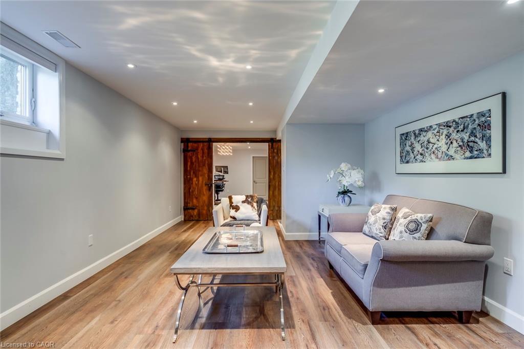 4306 Lakeshore Road, Burlington, ON - Indoor Photo Showing Living Room