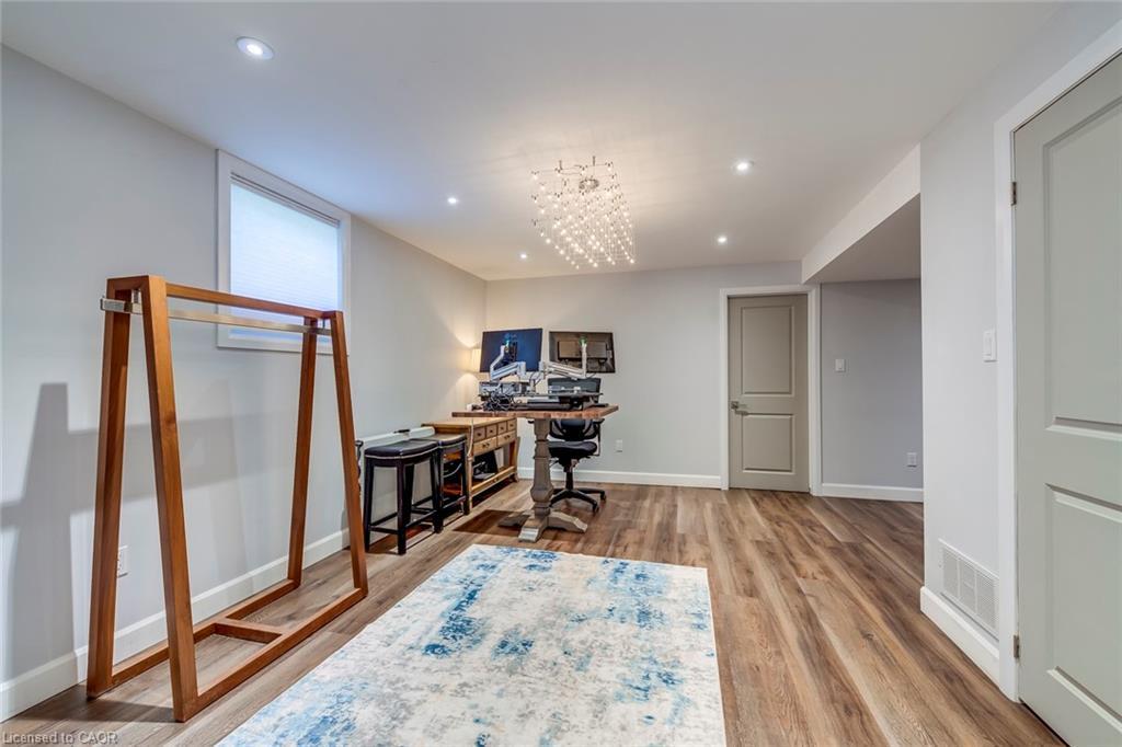 4306 Lakeshore Road, Burlington, ON - Indoor