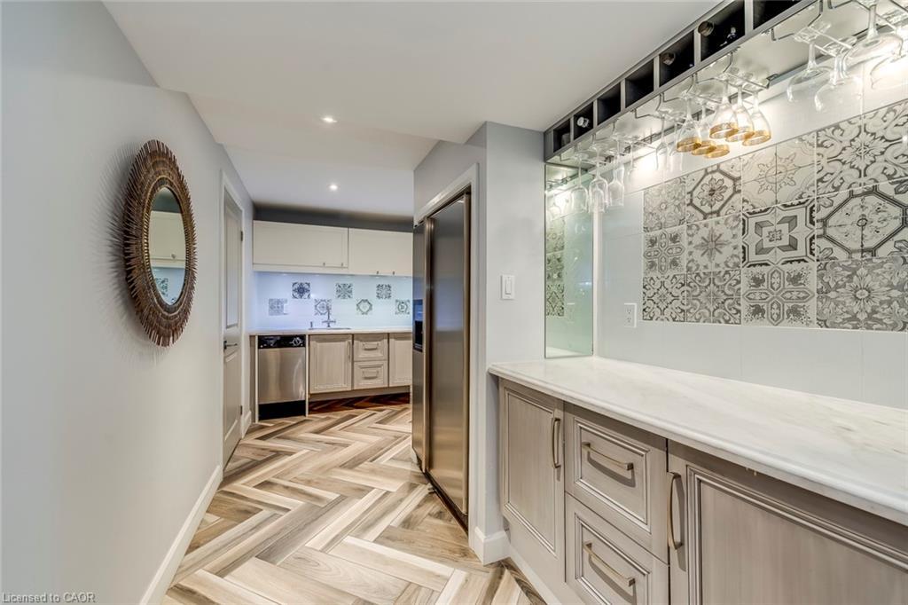 4306 Lakeshore Road, Burlington, ON - Indoor Photo Showing Other Room