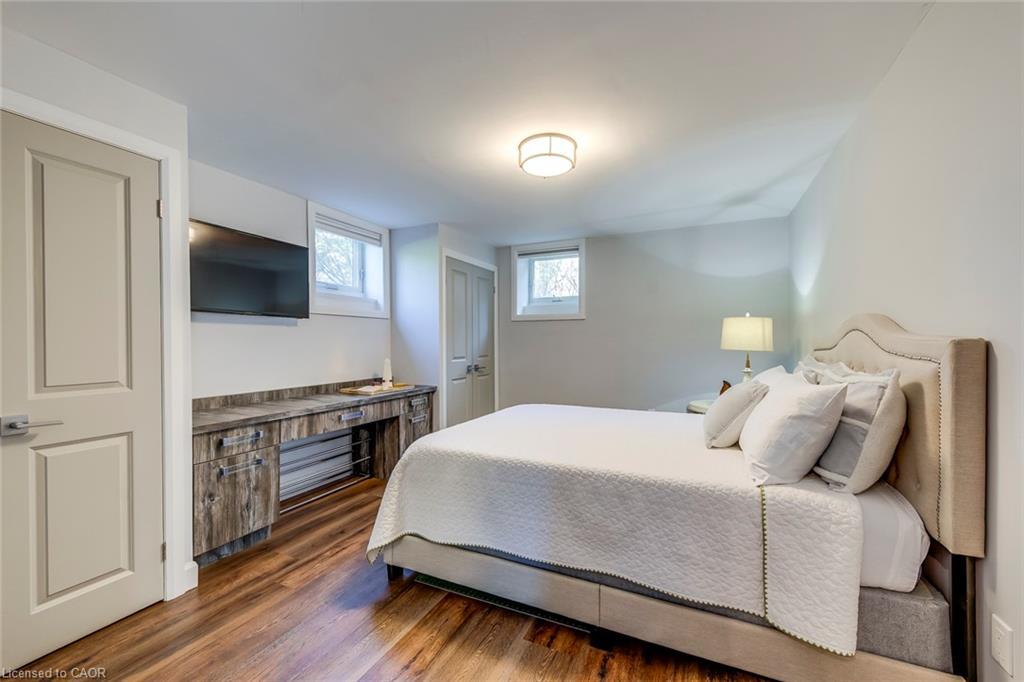 4306 Lakeshore Road, Burlington, ON - Indoor Photo Showing Bedroom
