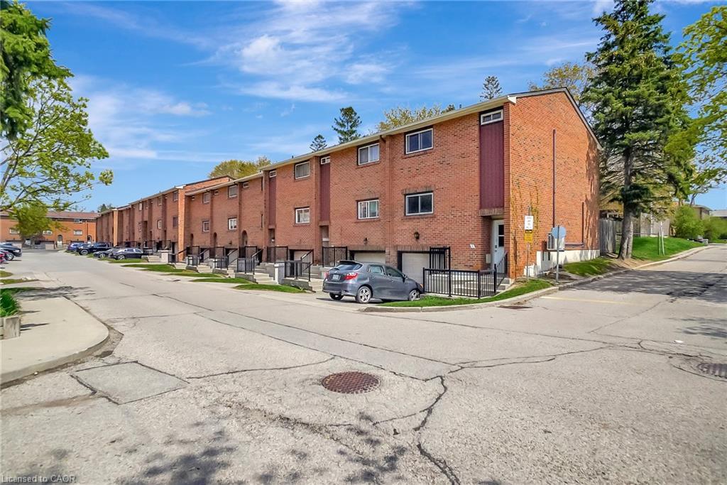 10-201 Silvercreek Parkway N, Guelph, ON - Outdoor