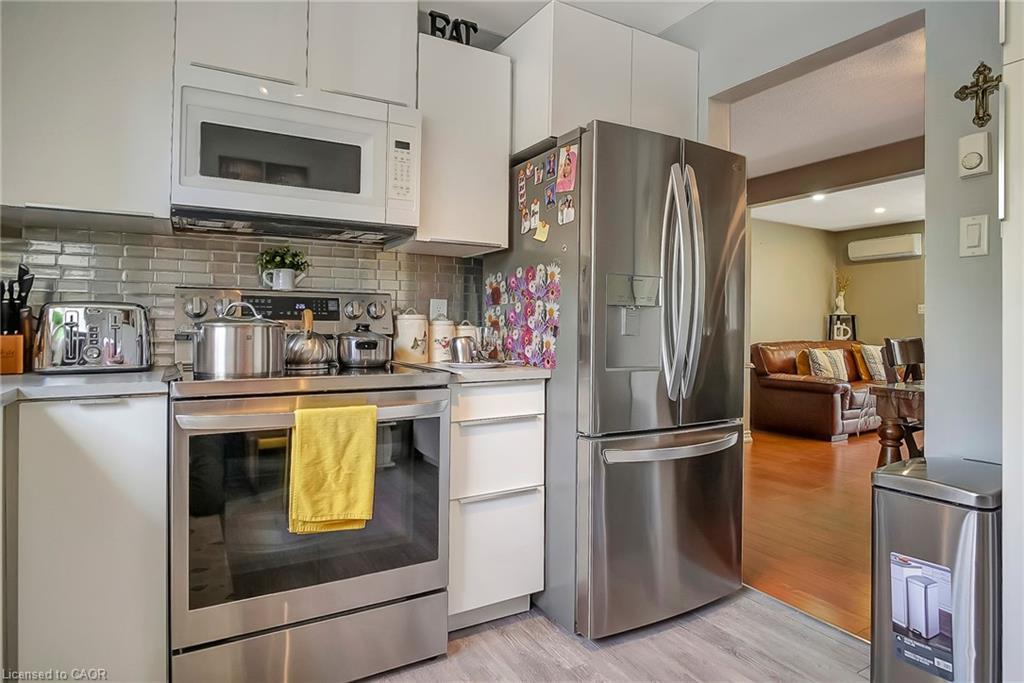 10-201 Silvercreek Parkway N, Guelph, ON - Indoor Photo Showing Kitchen With Upgraded Kitchen