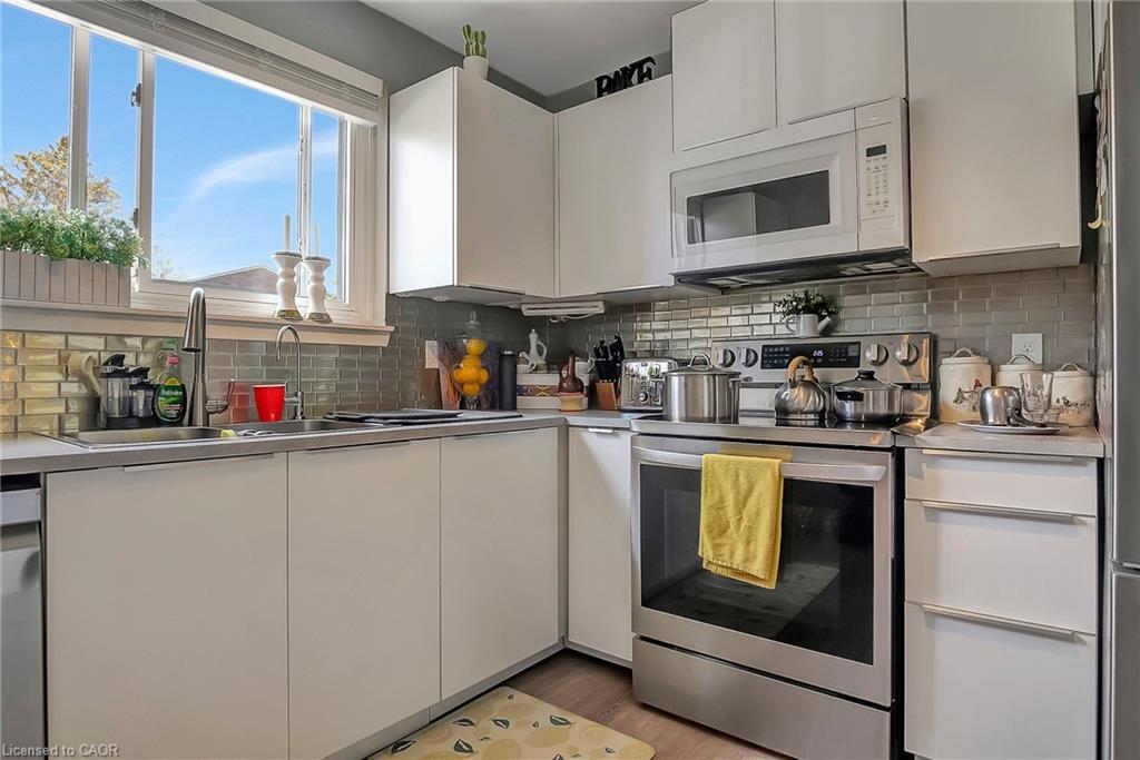 10-201 Silvercreek Parkway N, Guelph, ON - Indoor Photo Showing Kitchen