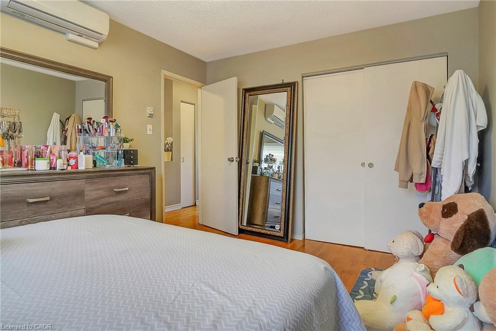 10-201 Silvercreek Parkway N, Guelph, ON - Indoor Photo Showing Bedroom