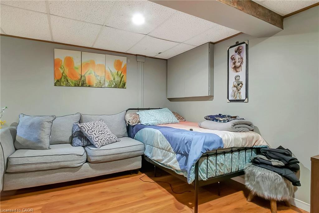 10-201 Silvercreek Parkway N, Guelph, ON - Indoor Photo Showing Bedroom