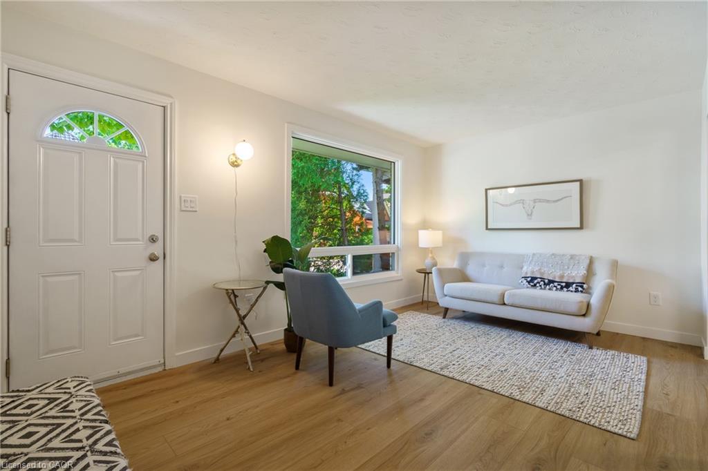 161 Homewood Avenue, Hamilton, ON - Indoor Photo Showing Living Room
