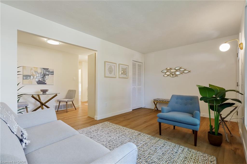 161 Homewood Avenue, Hamilton, ON - Indoor Photo Showing Living Room