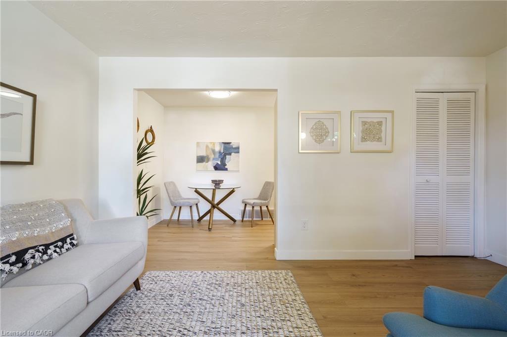 161 Homewood Avenue, Hamilton, ON - Indoor Photo Showing Living Room
