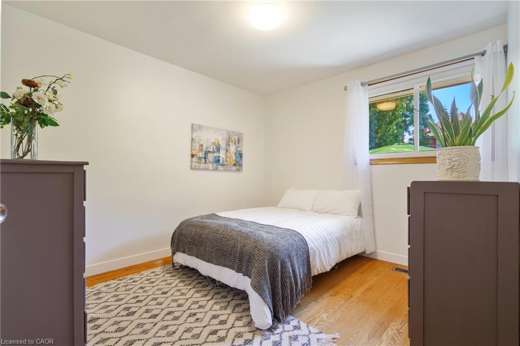 161 Homewood Avenue, Hamilton, ON - Indoor Photo Showing Bedroom