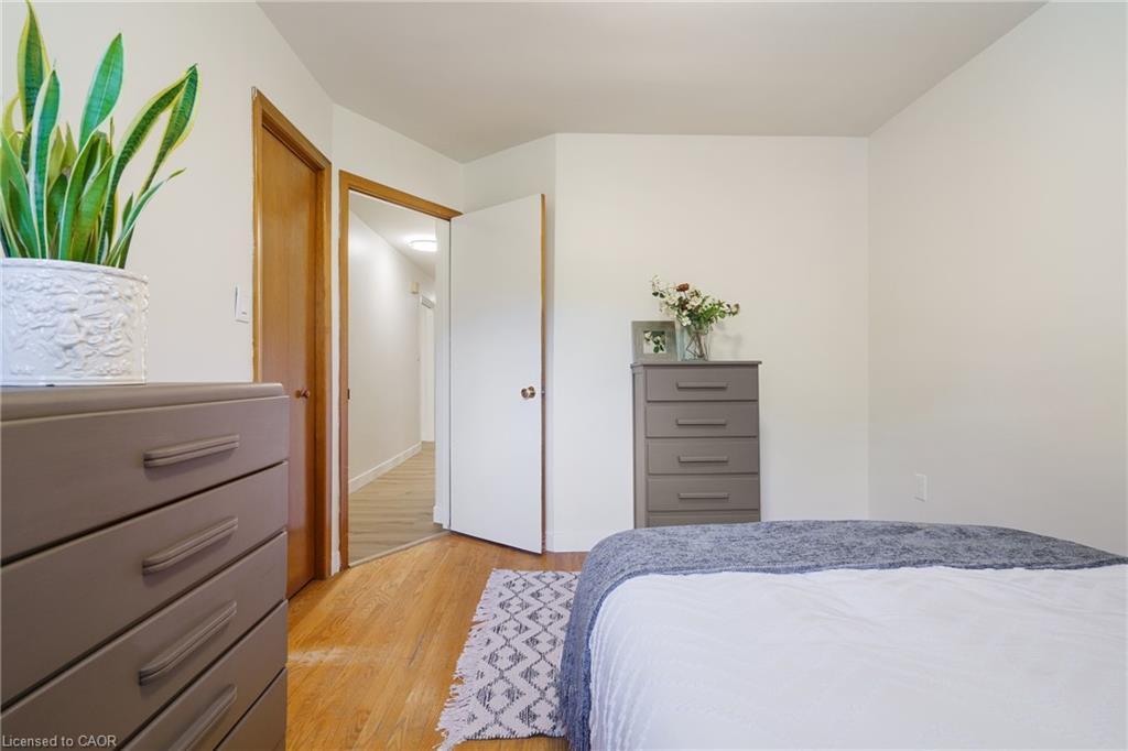 161 Homewood Avenue, Hamilton, ON - Indoor Photo Showing Bedroom