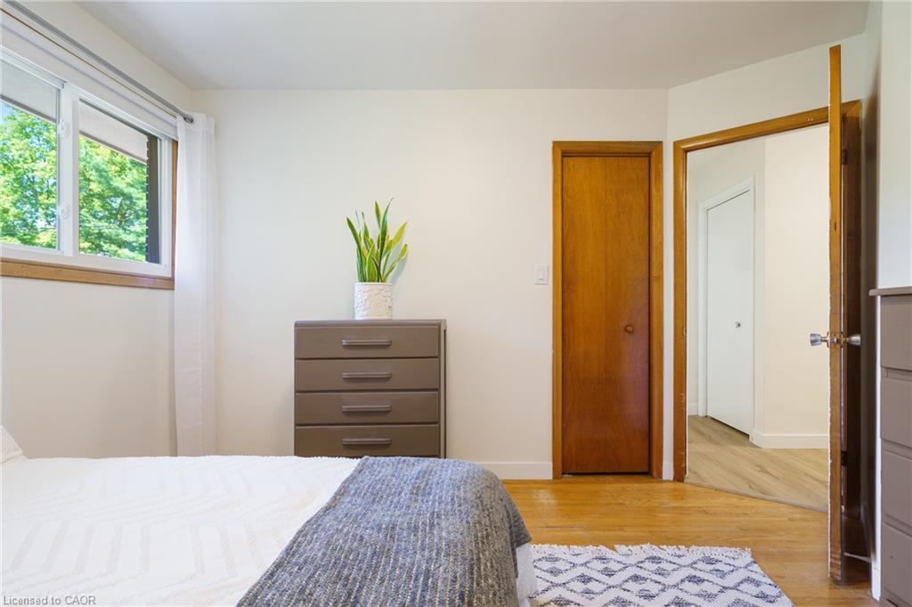 161 Homewood Avenue, Hamilton, ON - Indoor Photo Showing Bedroom