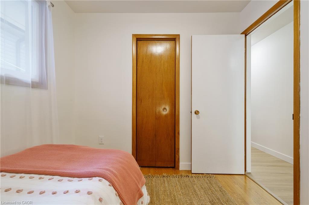 161 Homewood Avenue, Hamilton, ON - Indoor Photo Showing Bedroom
