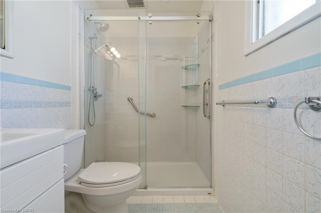 161 Homewood Avenue, Hamilton, ON - Indoor Photo Showing Bathroom