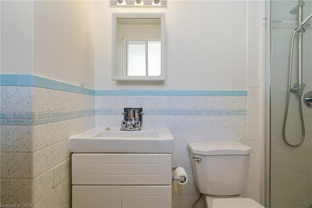161 Homewood Avenue, Hamilton, ON - Indoor Photo Showing Bathroom