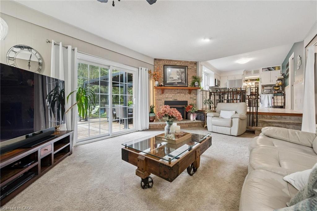 4 Berkley Place, Guelph, ON - Indoor Photo Showing Living Room With Fireplace