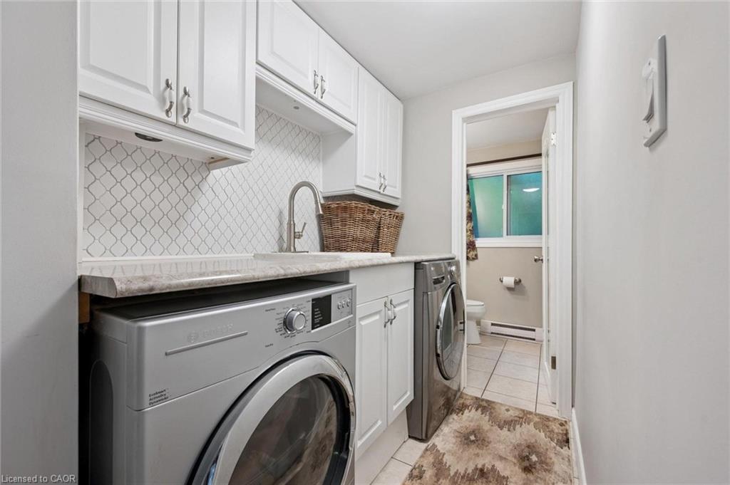 4 Berkley Place, Guelph, ON - Indoor Photo Showing Laundry Room