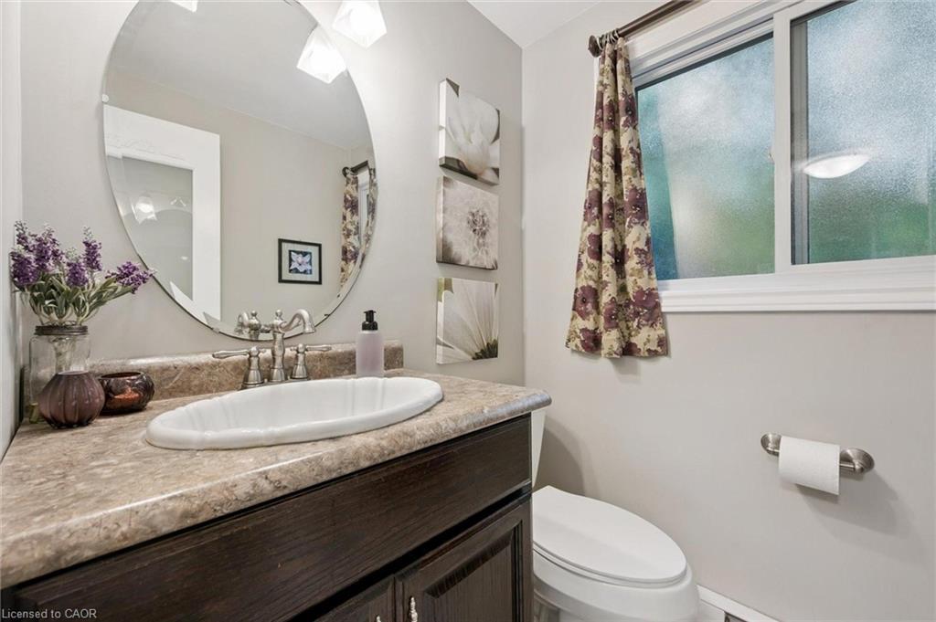 4 Berkley Place, Guelph, ON - Indoor Photo Showing Bathroom