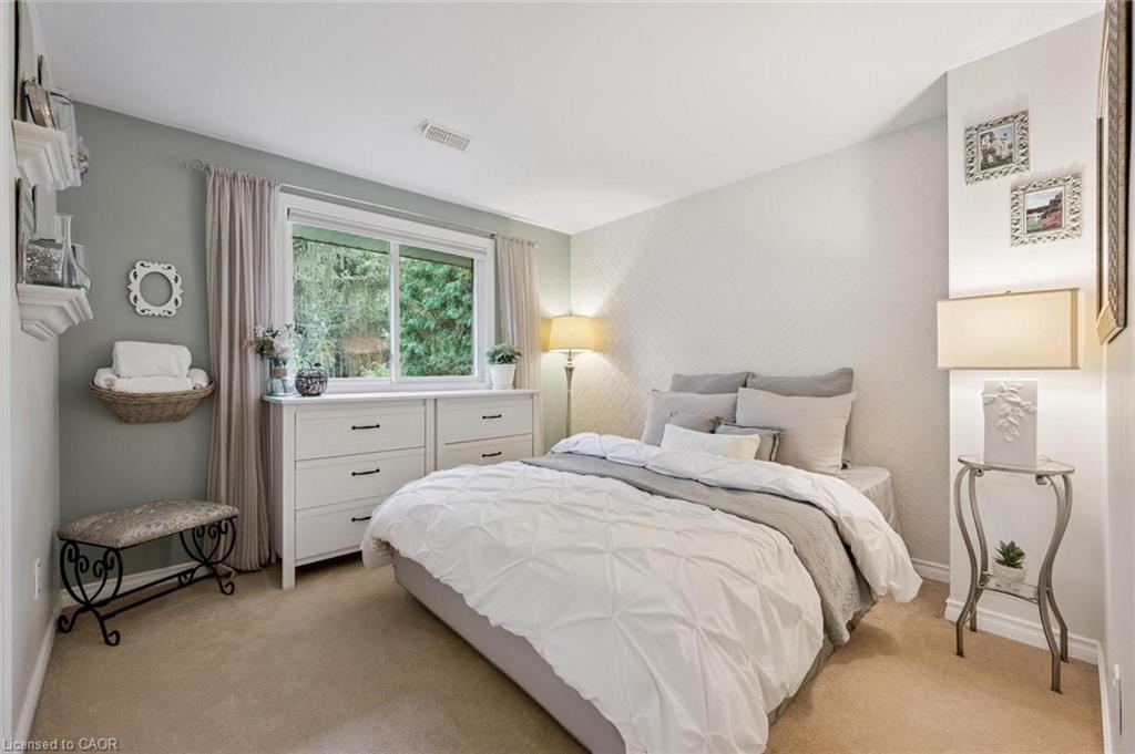 4 Berkley Place, Guelph, ON - Indoor Photo Showing Bedroom