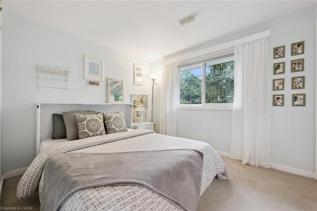 4 Berkley Place, Guelph, ON - Indoor Photo Showing Bedroom