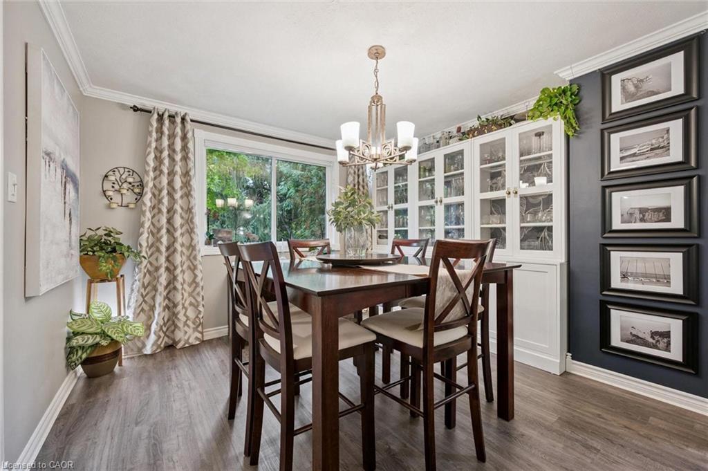 4 Berkley Place, Guelph, ON - Indoor Photo Showing Dining Room