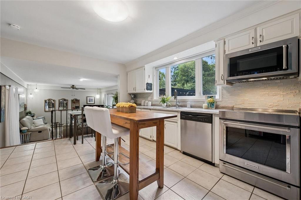 4 Berkley Place, Guelph, ON - Indoor Photo Showing Kitchen