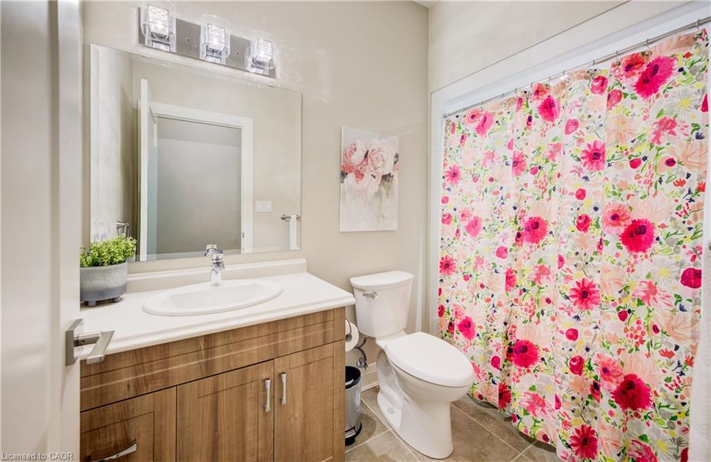 683 Forman Avenue, Stratford, ON - Indoor Photo Showing Bathroom