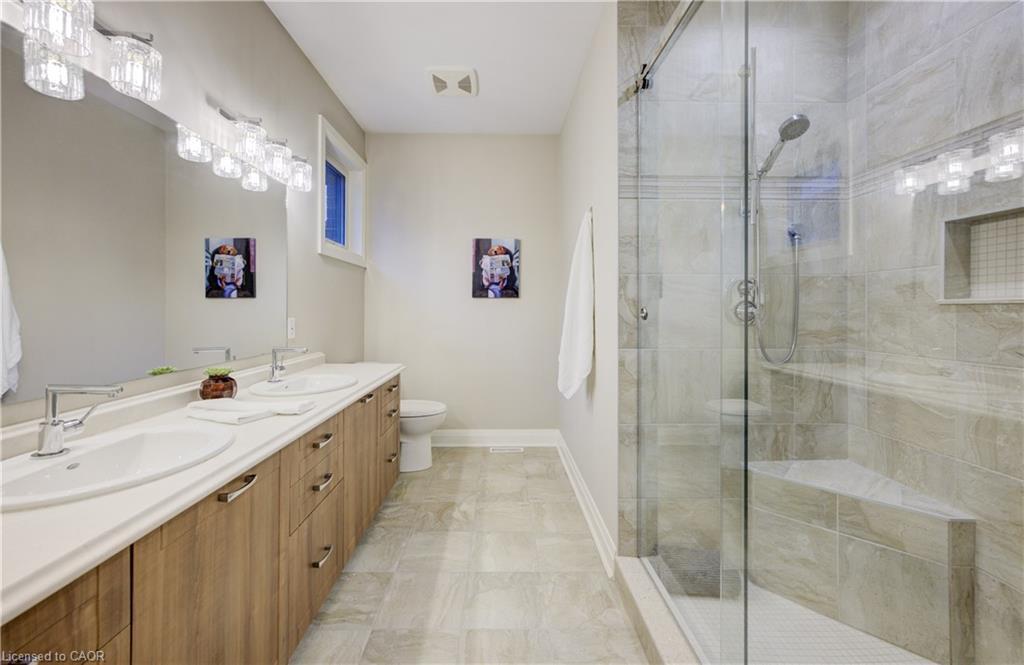 683 Forman Avenue, Stratford, ON - Indoor Photo Showing Bathroom