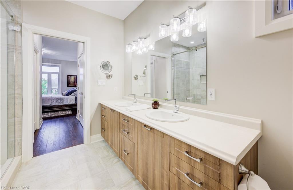 683 Forman Avenue, Stratford, ON - Indoor Photo Showing Bathroom